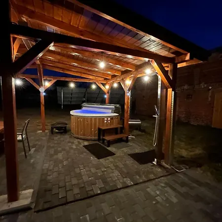 Dom Nad Jeziorem Trzy Tonie Apartment *