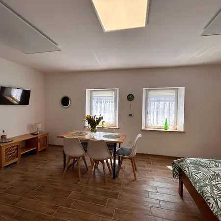 Apartment Dom Nad Jeziorem Trzy Tonie *