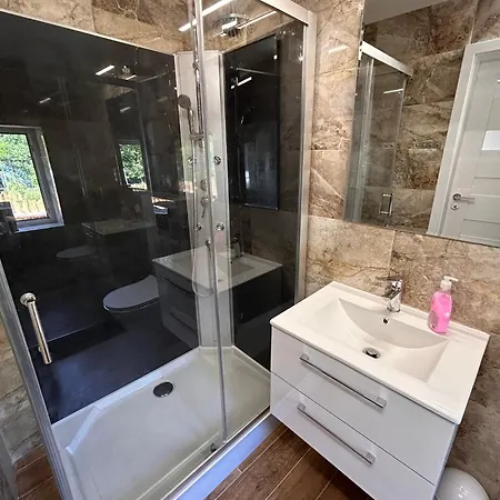 Dom Nad Jeziorem Trzy Tonie *