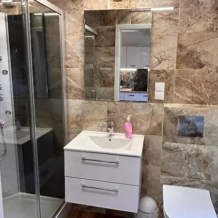 Dom Nad Jeziorem Trzy Tonie Apartment *