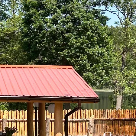 Dom Nad Jeziorem Trzy Tonie *