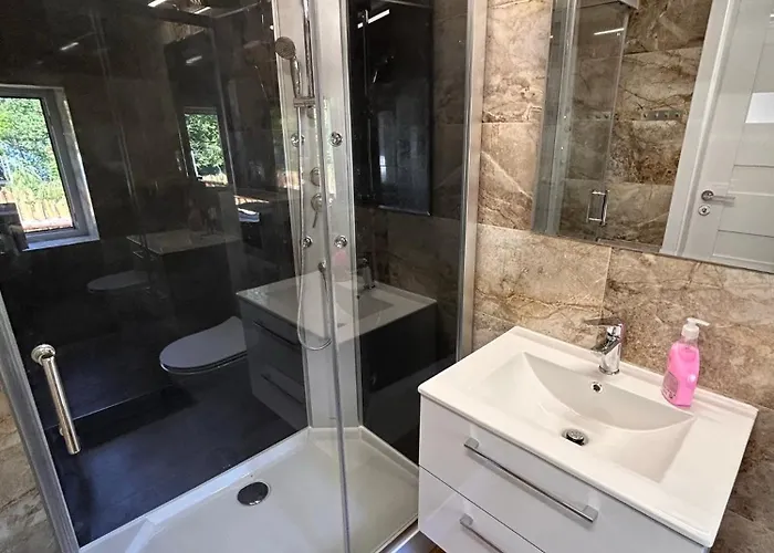 Dom Nad Jeziorem Trzy Tonie *